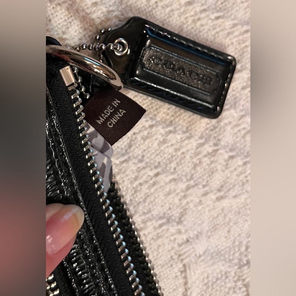 Coach Poppy black patent leather mini bag wristlet clutch EUC - Picture 4 of 8